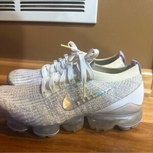 Nike Vapor Max  Sneakers in White and Purple